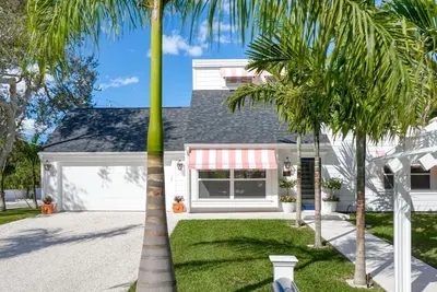 Image de Siesta Key Beach House ~ Walk To Siesta Village restaurants, shops & beach! ! !