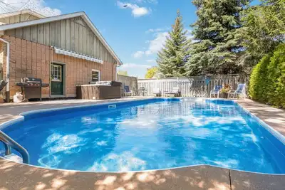 Image de Liisa's Lodge: Private Pool + Hot Tub