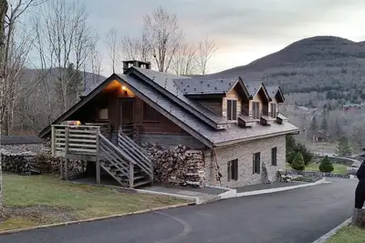 Luxe Loft apartment with Hunter mtn. views on private estate.