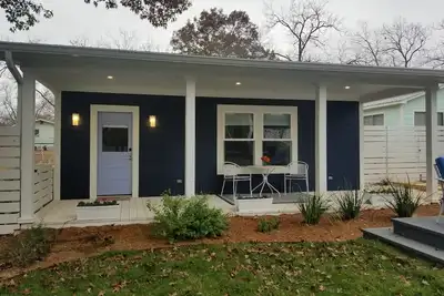 Image de In Town. Pet Friendly. Quiet Neighborhood. Queen Bed. Perfect Getaway!