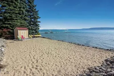 Image de Lakeside family paradise 140ft private Crystal Lake Frontage