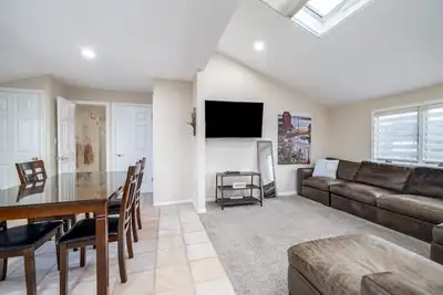 Image de Spacious 2br Getaway: Relax & Unwind!