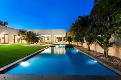 Image de Private Oasis with Pool sleeps 12, Brand new!