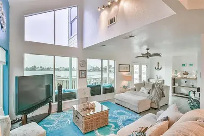 Image de New Jamaica Beach canal home, near popular attractions on Galveston Island