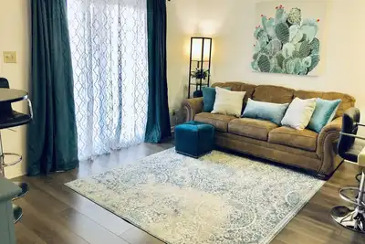 Image de Perfect Summer Spot – Stylish 1br Condo