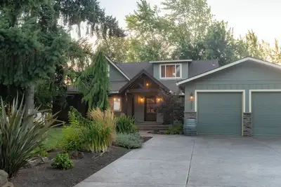 Image de Cozy Nw Getaway - Only 2 Blocks from Downtown