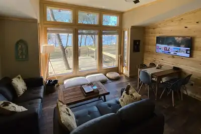 Image de Lake Tawakoni Sunset Waterfront Cottage with private boat deck.