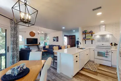 Image de Perfect Island, Perfect Vacation in our newly renovated Harbour Oaks, Unit #214.