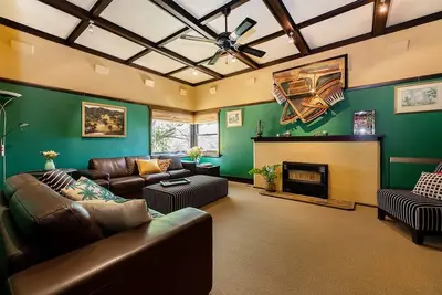 Image de Cullalo ArtHouse- gorgeous accommodation combined with an art gallery! - Stunning one bedroom apartment in east Albury