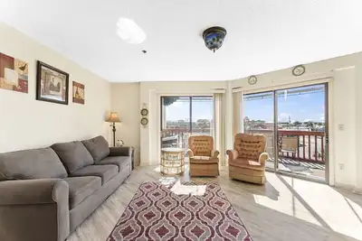 Image de 1302b St Thomas Square | 1 Bed, 1 Bath