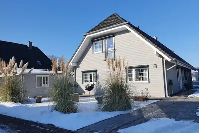 Image de Schöne Ferienwohnung in Ruhiger Wohnsiedlung mit Unverbautem Feldblick