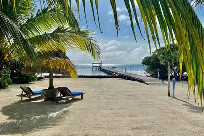 Gold Standard: Private Home, Infinity Pool on the Beach & Reef View