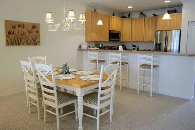 Image de Welcome to Bayville Escape - Light-Filled Beautiful. 4 Bedroom Beach House.