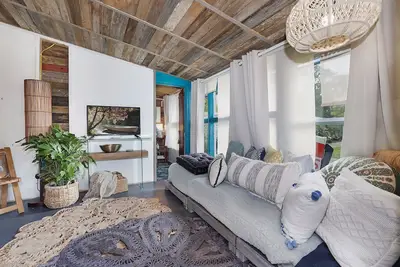 Image de Beach Casita w/Treehouse. Cozy, Unique, hand-crafted. Pets Ok -10 min. - to Mayo