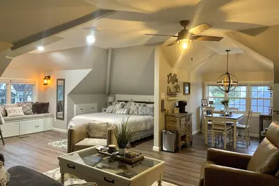 Image de Beautiful Private Spacious Suite Downtown Franklin