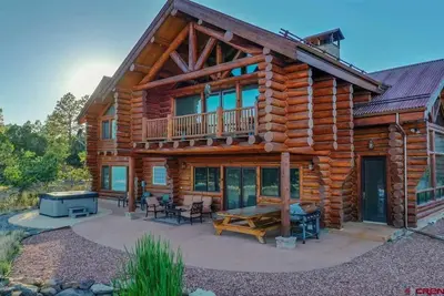 Image de Epic 5000 Sq Ft Stagecoach Lodge!