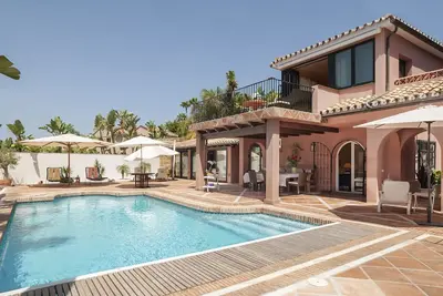 Image de Charming and traditional Villa in Los Monteros Beach