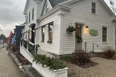 Image de Within walking distance of shops & restaurants in historic Sharon Springs
