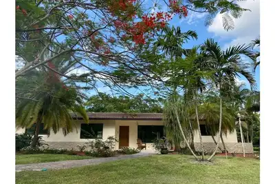 Image de Ranch life in the City - Heated Pool - Water views -1 acre