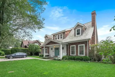 Image de Family Friendly East Hampton Village Home