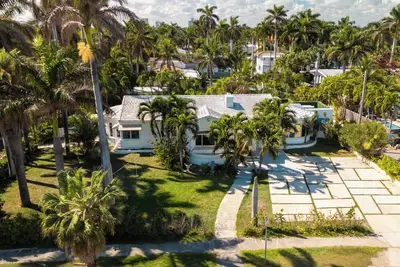 Image de Huge Beach House: Pool, water view & walk to beach and games