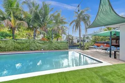 Image de Waterfront huge Villa w/ pool + tikibar + games