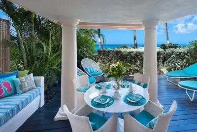 Image de Right on the beach, luxury condo - Reeds 3