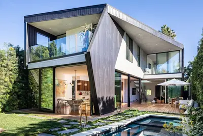 Image de Modern Eclectic Villa In L. A. {Well-Known Architect} Salt Water Pool / Jacuzzi