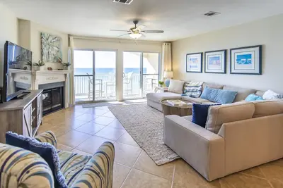 Image de Expansive view of gulf from 2 balconies on private beach - steps from the sand!
