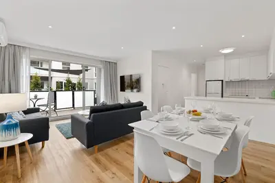 Image de Modern and Spacious Three  Bedroom Apartment