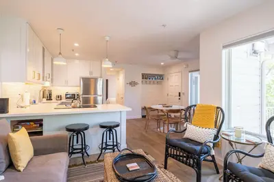 Image de Stylish condo in Kings Beach, walk to shops, restaurants, and the beach.