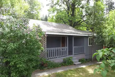 Image de Twin Oaks Mt. Shasta (downtown) for long term stay