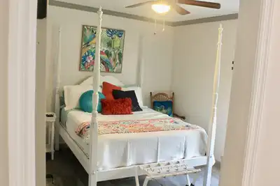 Image de Charming Cottage, downtown to beaches, private