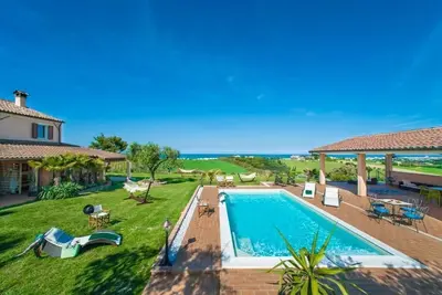 Image de Appartement de vacances San Costanzo pour 1 - 6 personnes avec 3 chambres à coucher - Logement de va