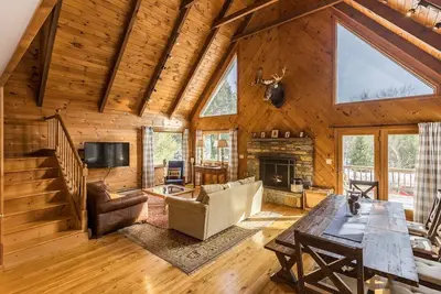Lake, Ski, Hiking, Shopping Vermont Getaway! Just Steps Away From Everything!