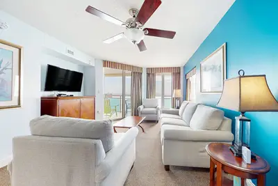 Image de 14th-floor oceanfront penthouse with central Ac, pool & hot tub