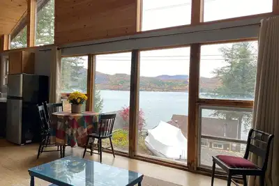 Image de Stunning views from this quiet northern end of Lake George carriage house
