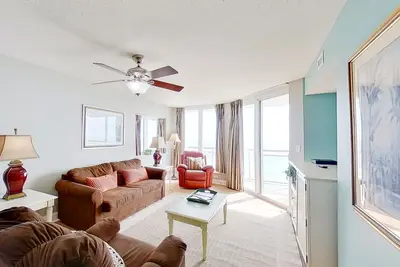 Image de 5th-floor oceanfront condo with pool, central Ac & hot tub