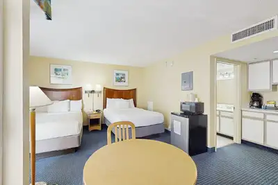 Image de 3rd floor studio w/ shared hot tub, free WiFi, shared pool, balcony & central Ac