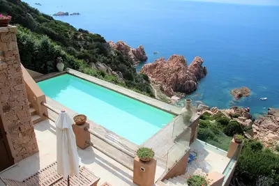 Image de Villa in First Row, overlooking the sea, Private Pool, equipped with Ac, WiFi