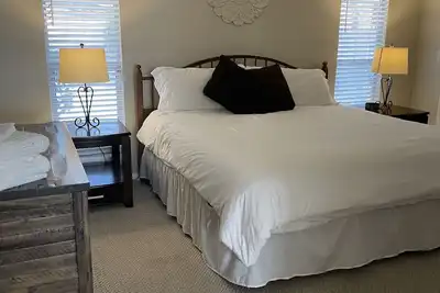 Image de Your Home Away From Home and 2 miles from The Mayo Clinic and Snowbirds welcomed