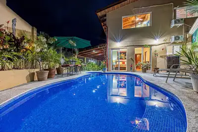 Image de Jungle Home: Pool, Large Balcony, Bedrooms w Ac