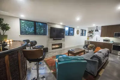 Restful, Convenient Getaway Near Downtown and Seattle’s Largest Park
