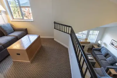 Image de 2 bedroom 2 bath with a loft. Sleeps 8. Olympic plaza view, 3rd floor.