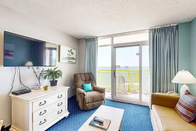 Image de 15th floor oceanfront condo w/ shared pool, WiFi, balcony, central Ac