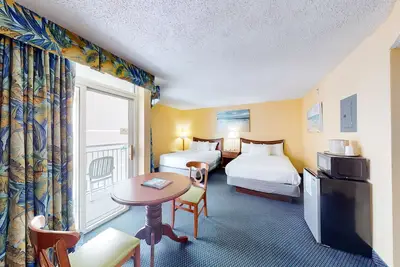 Image de 17th floor studio w/ central Ac, shared hot tub, balcony, shared pool, & WiFi