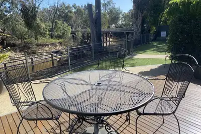 Adelphi 3 - River views located in the centre of Echuca