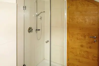 Image de Confortable appartement dans une maison de vacances avec Wifi, Tv, balcon et parking
