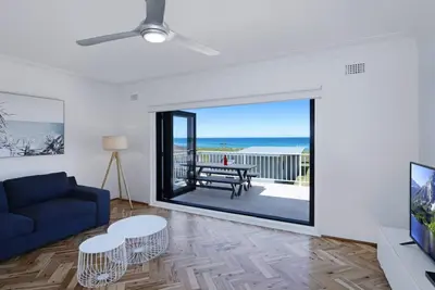 Image de Elanora 3 - Beachfront Unit with Views!