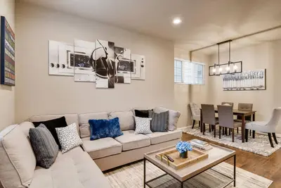 Image de ►Hotel Quality◄ Modern and Homey Tri Level Home!